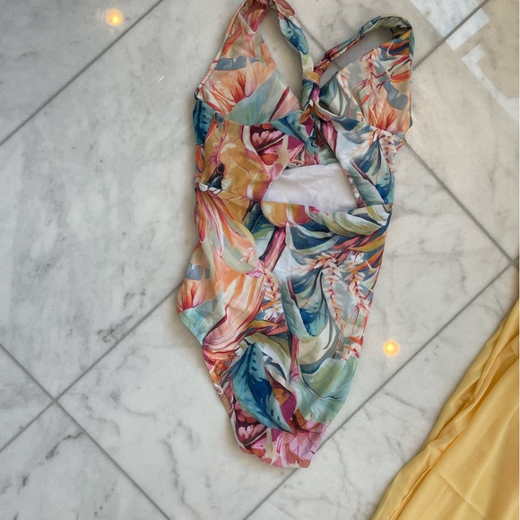 Floral Printed One Piece Swimsuit and Floral Print Sarong, Size Medium - Picture 2 of 5